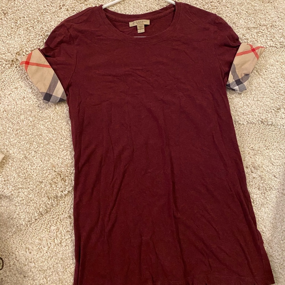 Burberry burgundy t-shirt
